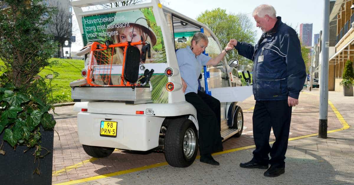 Tuktuk vervoer voor ouderen